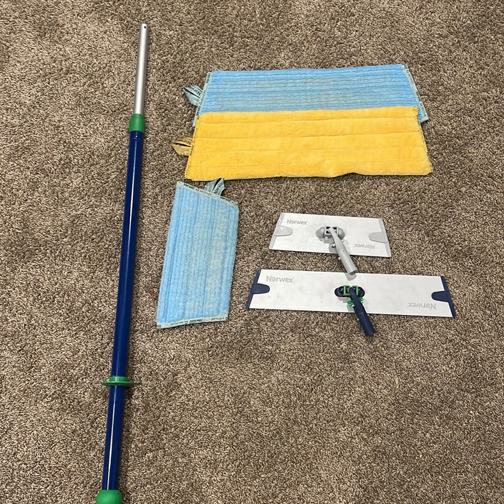 Norwex Superior XL Mop with Dry pad and Wet pad and Small Base with Wet pad